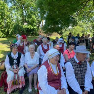 ŽAGARĖS KULTŪROS CENTRO FOLKLORO KOLEKTYVAS KIRNAIČIUOSE