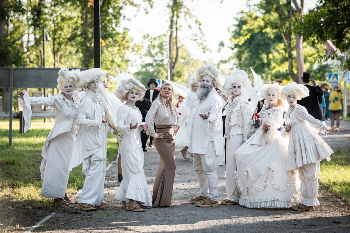 IŠKILMINGA JUBILIEJINIO ŽAGARĖS VYŠNIŲ FESTIVALIO ATIDARYMO EISENA / ŽAGARĖS VYŠNIŲ FESTIVALIS 2024