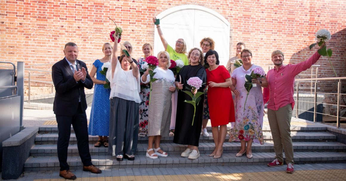 ŠIMTMEČIO DAINŲ ŠVENTĖJE DALYVAVUSIŲ KOLEKTYVŲ VADOVŲ PAGERBIMAS