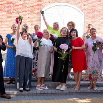 ŠIMTMEČIO DAINŲ ŠVENTĖJE DALYVAVUSIŲ KOLEKTYVŲ VADOVŲ PAGERBIMAS