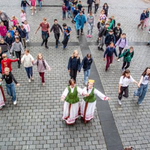 VISA LIETUVA ŠOKA“ – ŽAGARĖS MIESTO AIKŠTĖJE