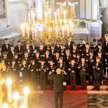 BARBOROS VARDU GIEDA ŠIRDYS