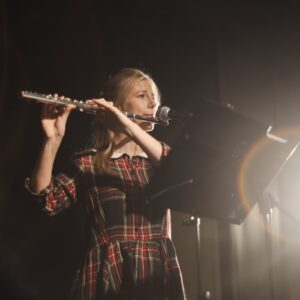 VAIDINTUVĖ 2025 / EMILIJA LATĖNAITĖ „MELDŽIUOS, DAINUOJU IR TAVĘS ILGIUOS“