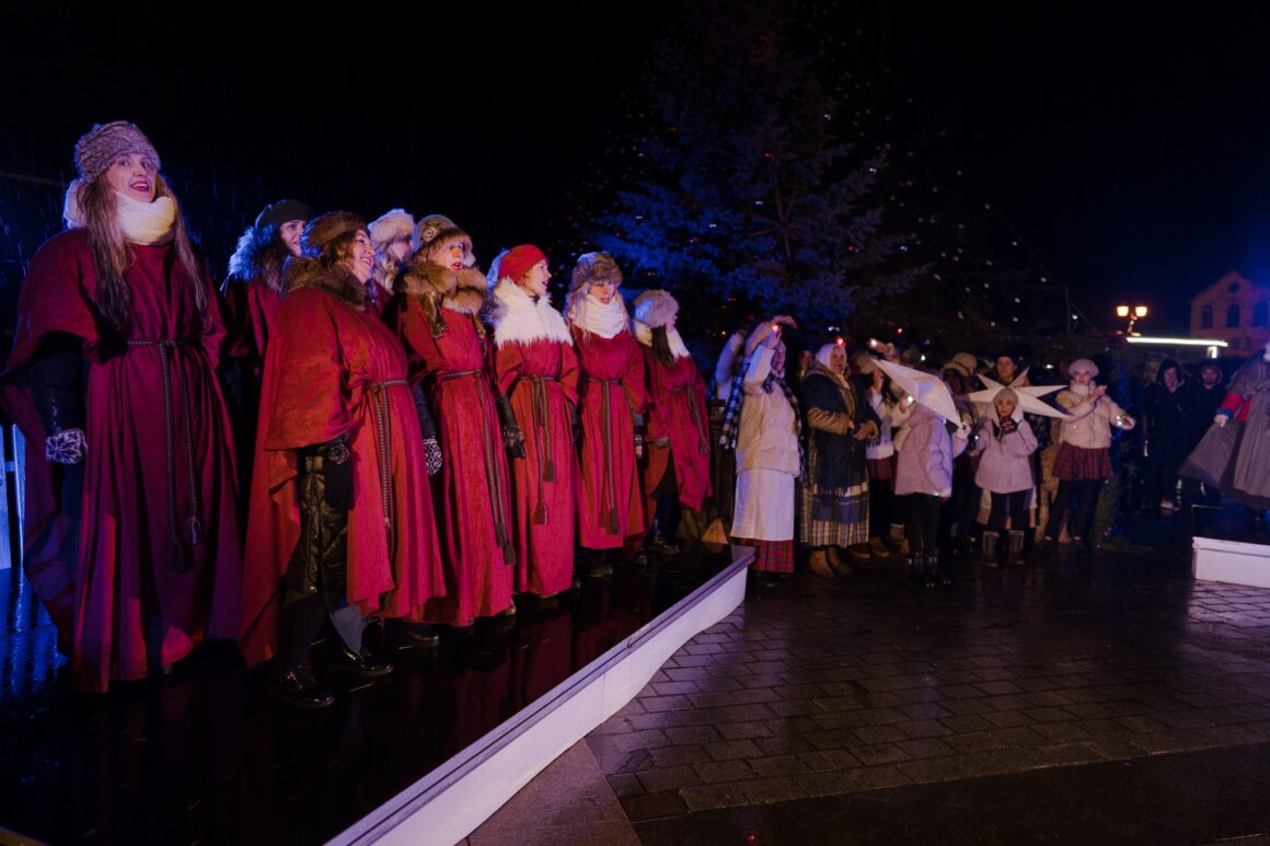 ŽAGARĖS MIESTO KALĖDŲ EGLUTĖS ĮŽIEBIMAS / DIDŽIOJI KALĖDŲ ŠVENTĖ