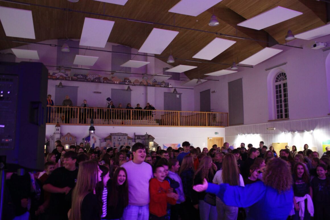 01 PAGRINDINE FOTO NETRADICINĖ MUZIKOS PAMOKA JONIŠKYJE